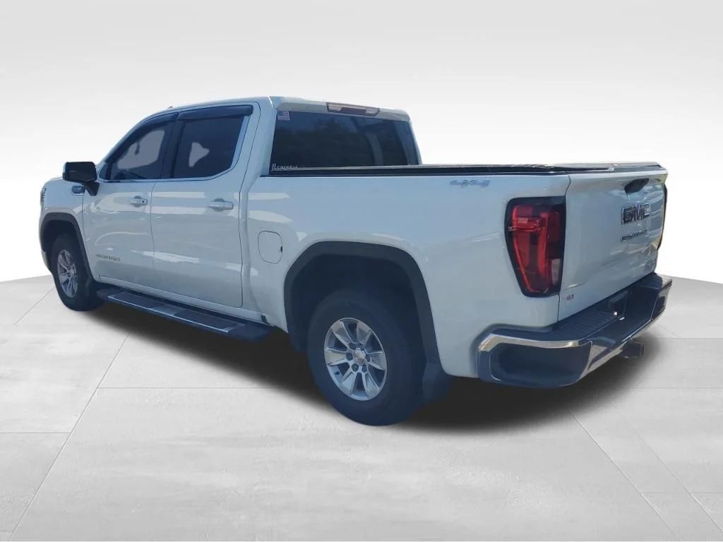 Used 2019  GMC SLE image 3