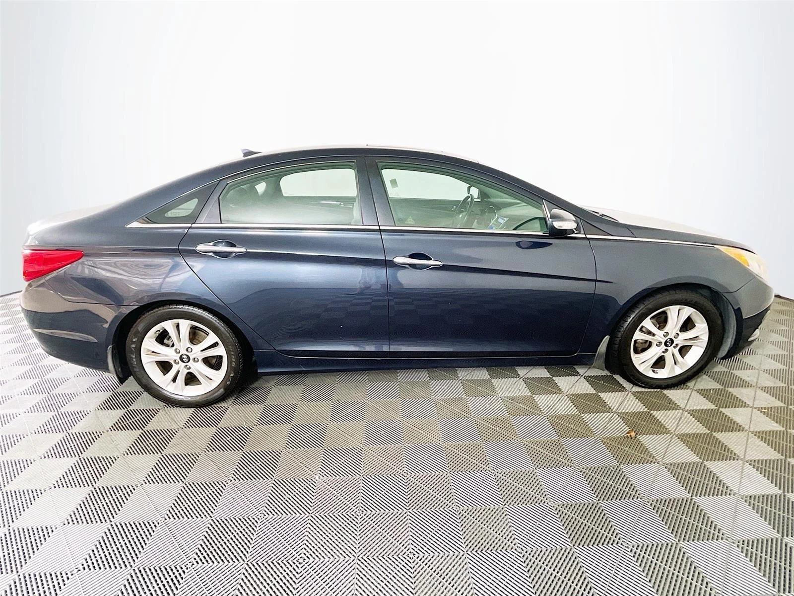 Used 2013 Pacific Blue Pearl Hyundai Limited PZEV image 10