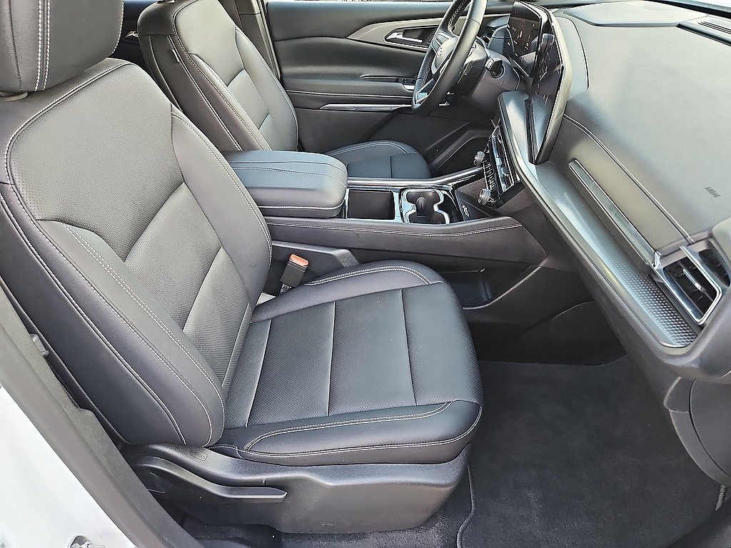 Used 2026 Summit White Chevrolet LT image 13
