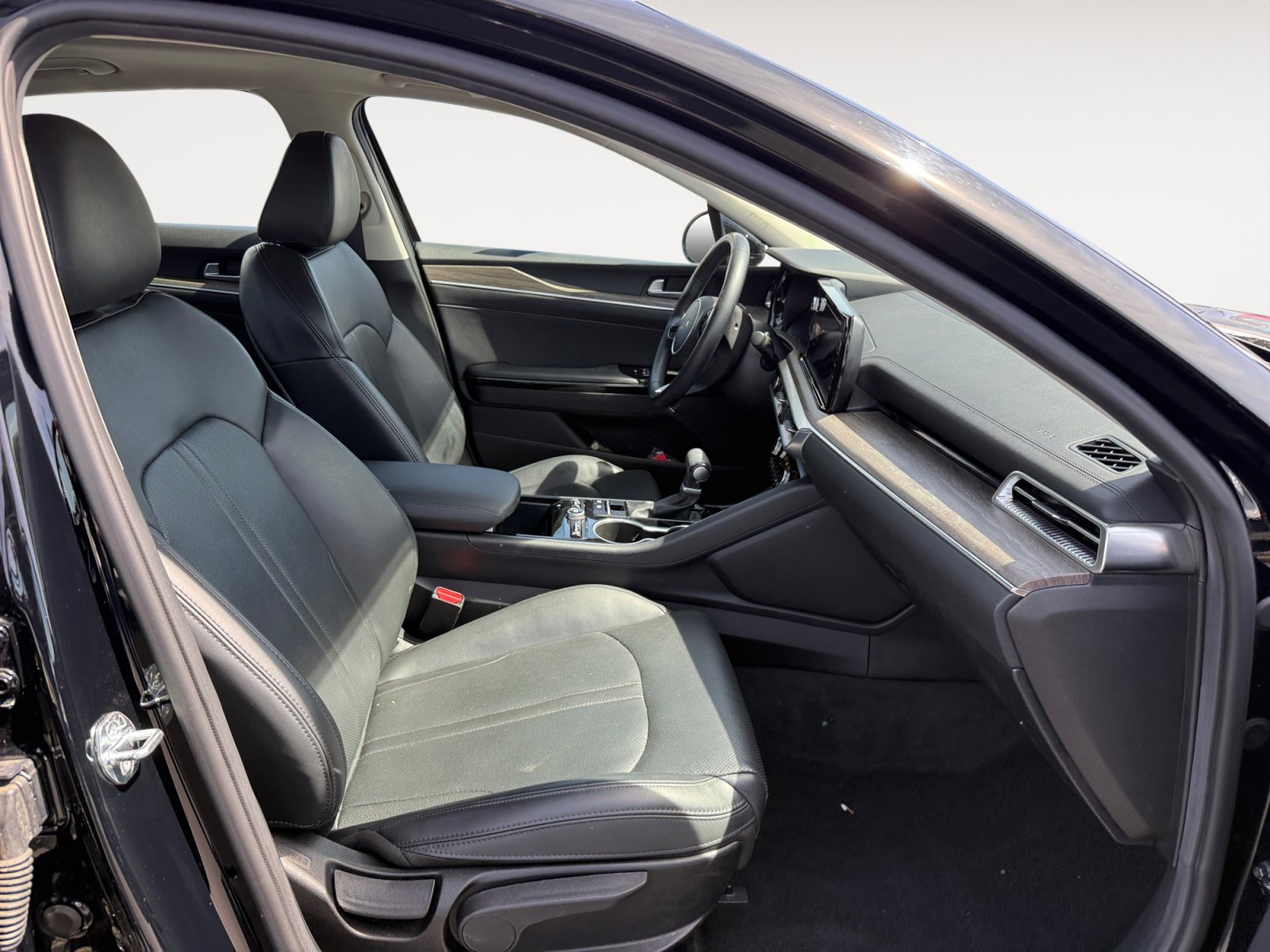 Used 2023 Ebony Black Kia EX image 19