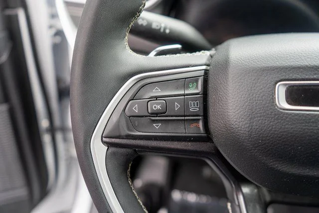 Used 2023 White Jeep Laredo image 18