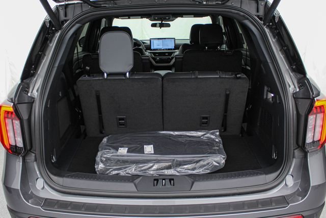 New 2026 Carbonized Gray Metallic Ford ST-Line image 9