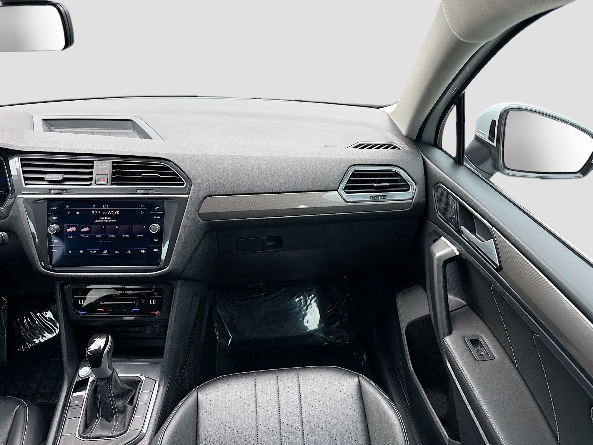 Used 2024 White Volkswagen SE image 18