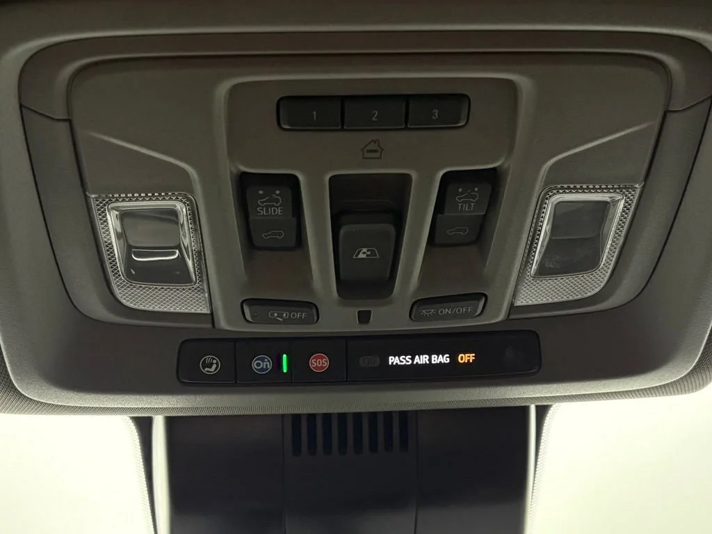 Used 2024 Onyx Black GMC Denali image 32