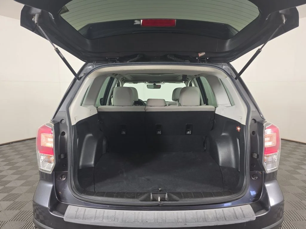 Used 2018 Dark Gray Metallic Subaru 2.5i Premium image 14