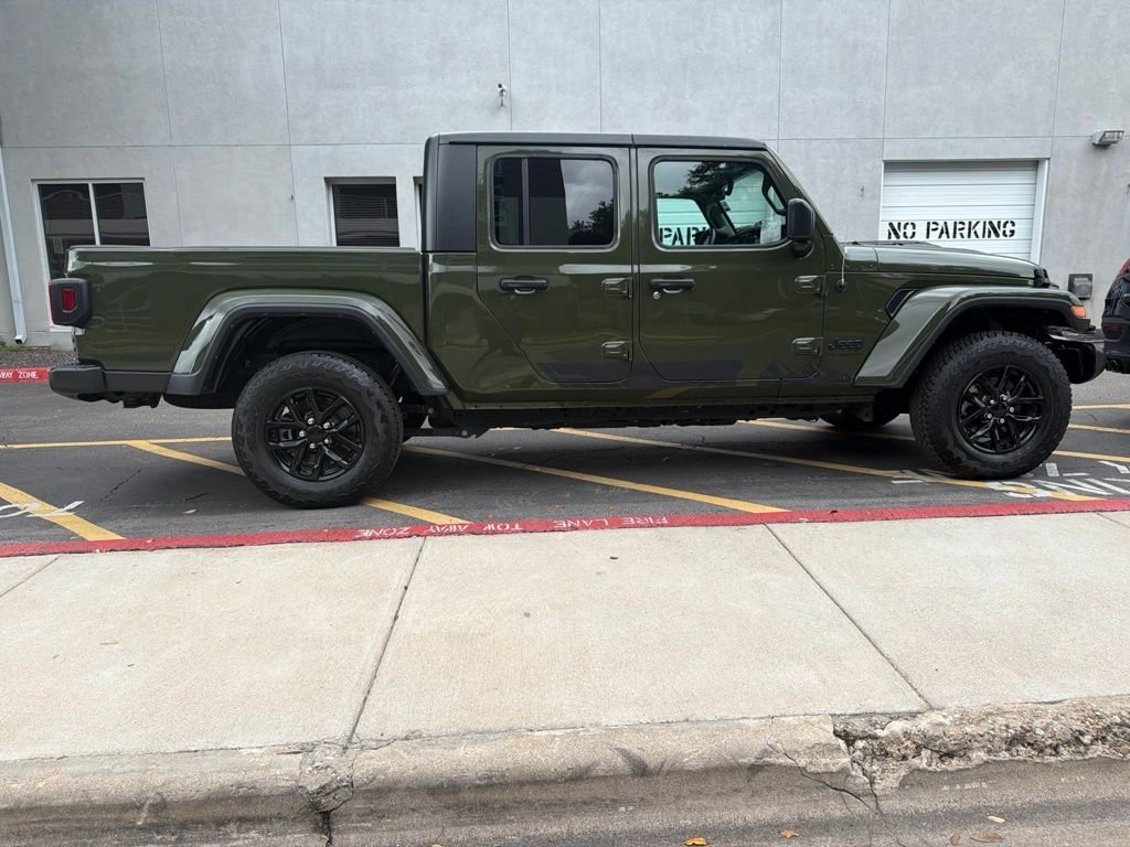 Used 2023 Green Jeep Sport S image 7