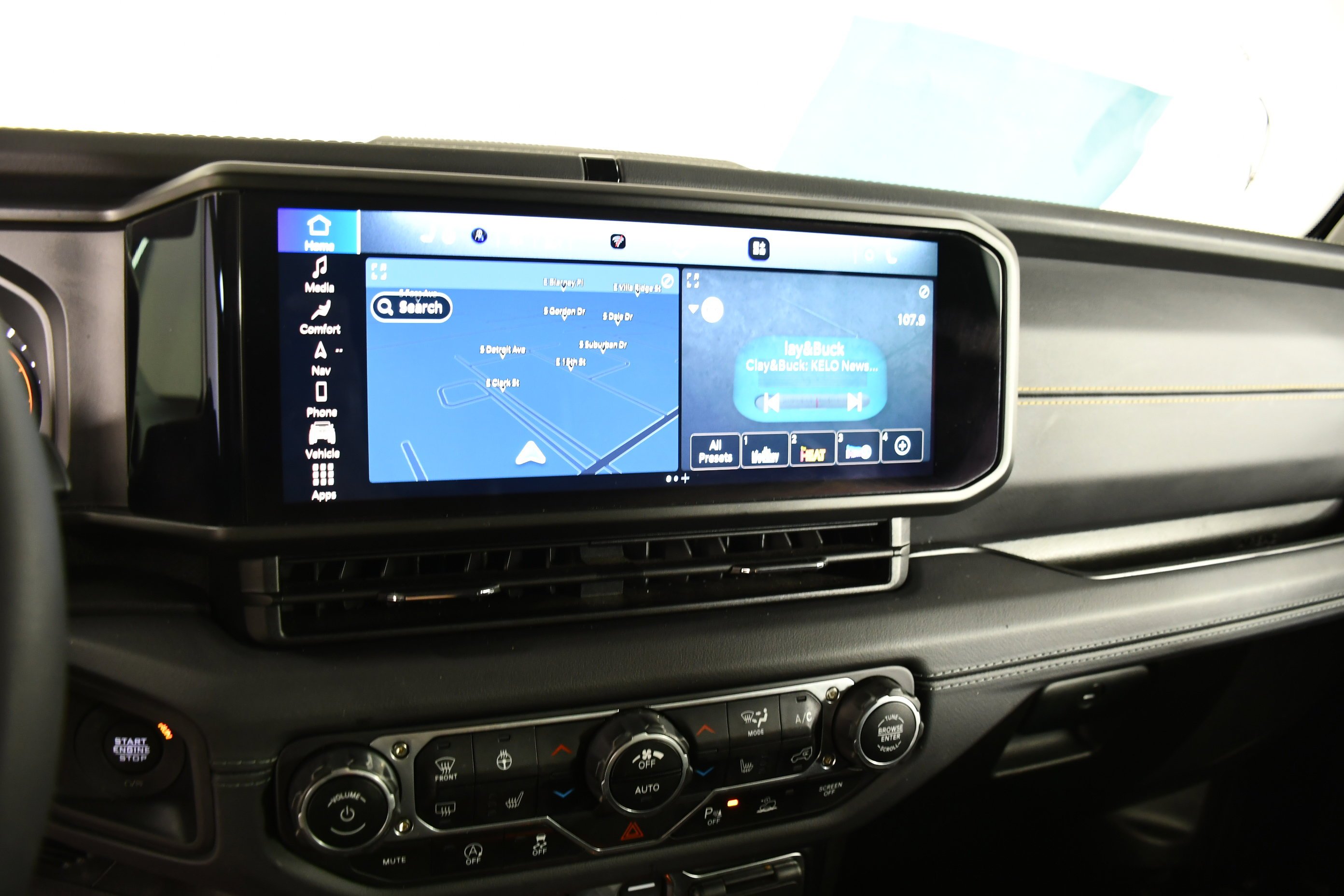 Used 2024 Black Clearcoat Jeep Sahara image 27