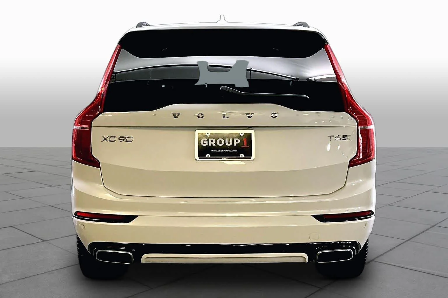 Used 2021 Crystal White Metallic Volvo R-Design image 5