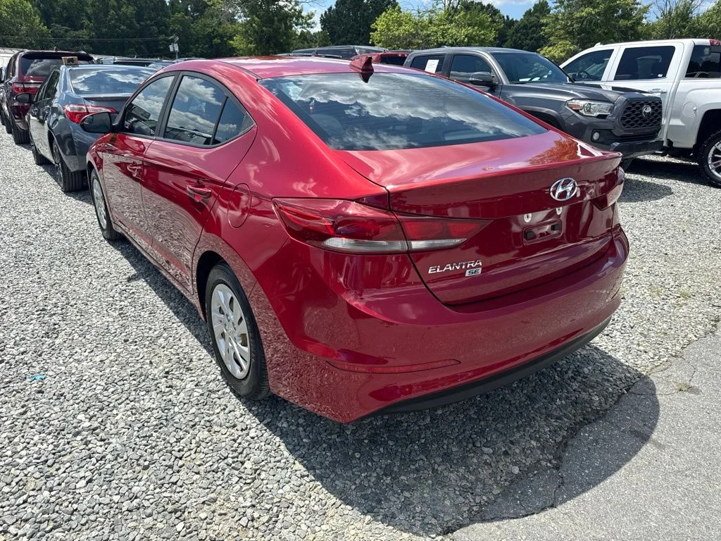 Used 2017 Red Hyundai SE image 4