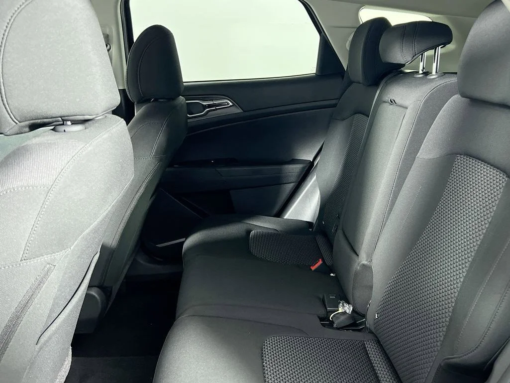 New 2026 Glacial White Pearl Kia LX image 27