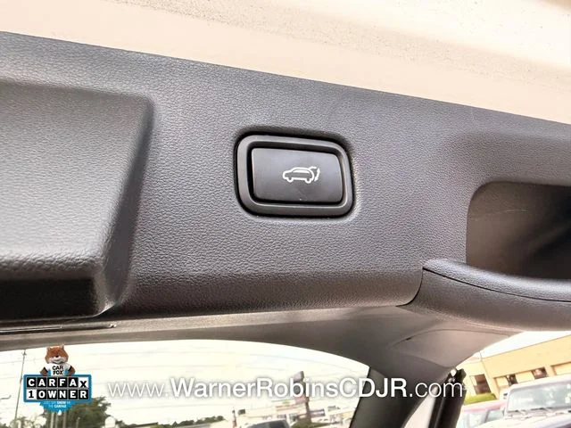Used 2025 White Hyundai SEL image 14