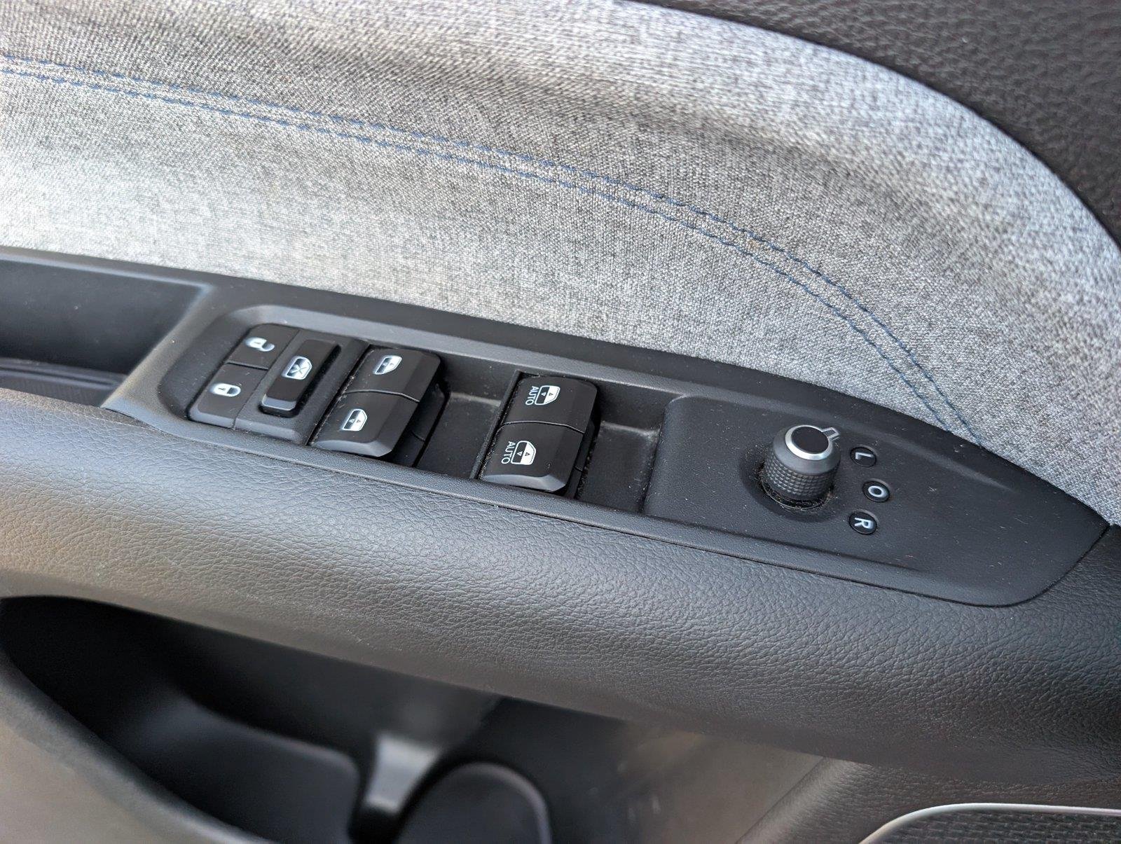 Used 2024 Bright White Clearcoat Jeep Latitude image 29
