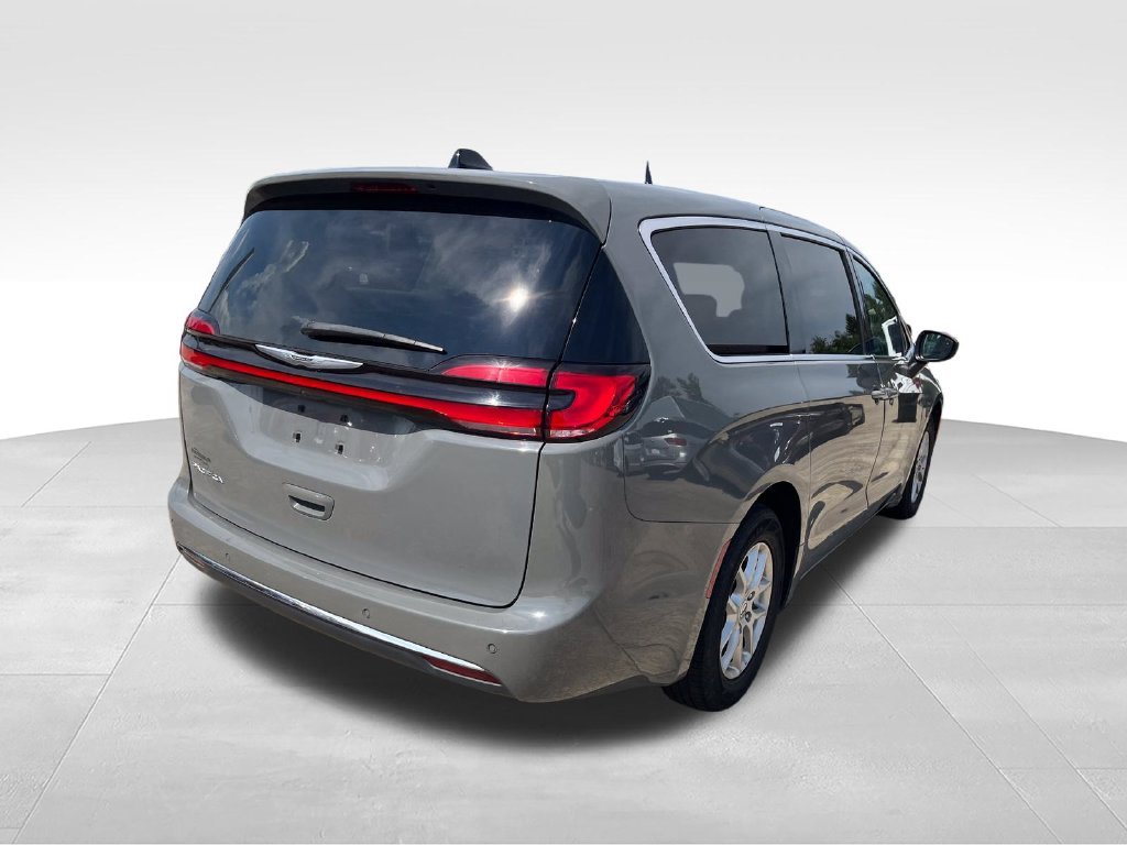 Used 2023 White Chrysler Touring L image 5