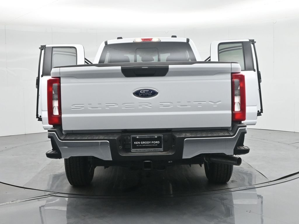 New 2026 Oxford White Ford XLT image 32