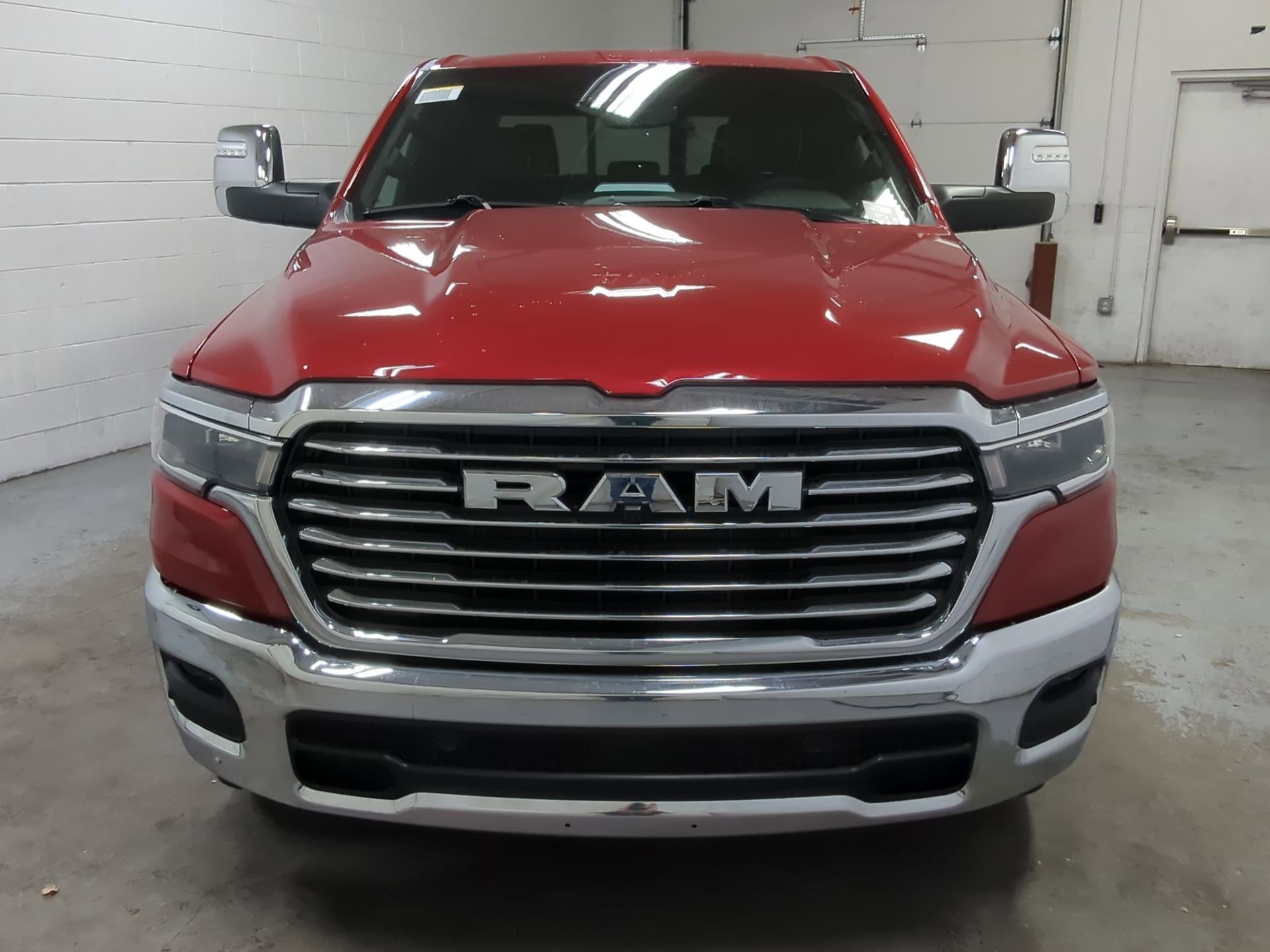 New 2026 Molten Red Pearl-Coat Exterior Paint RAM Laramie image 8