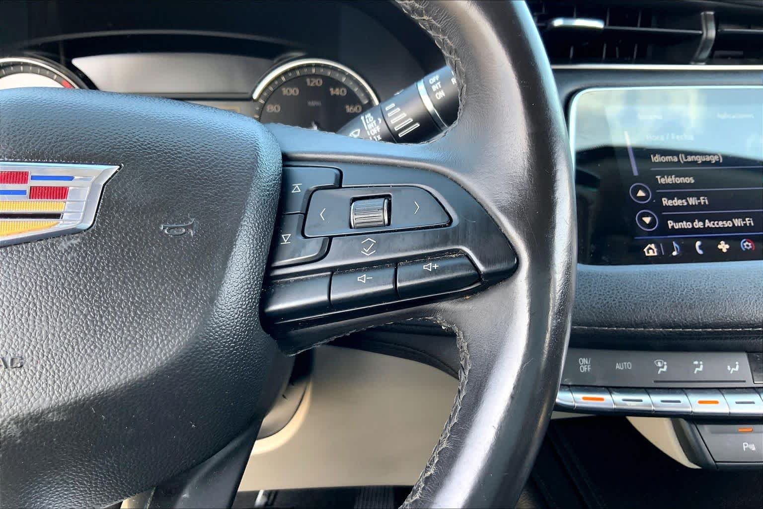 Used 2019 Crystal White Tricoat Cadillac FWD Luxury image 39