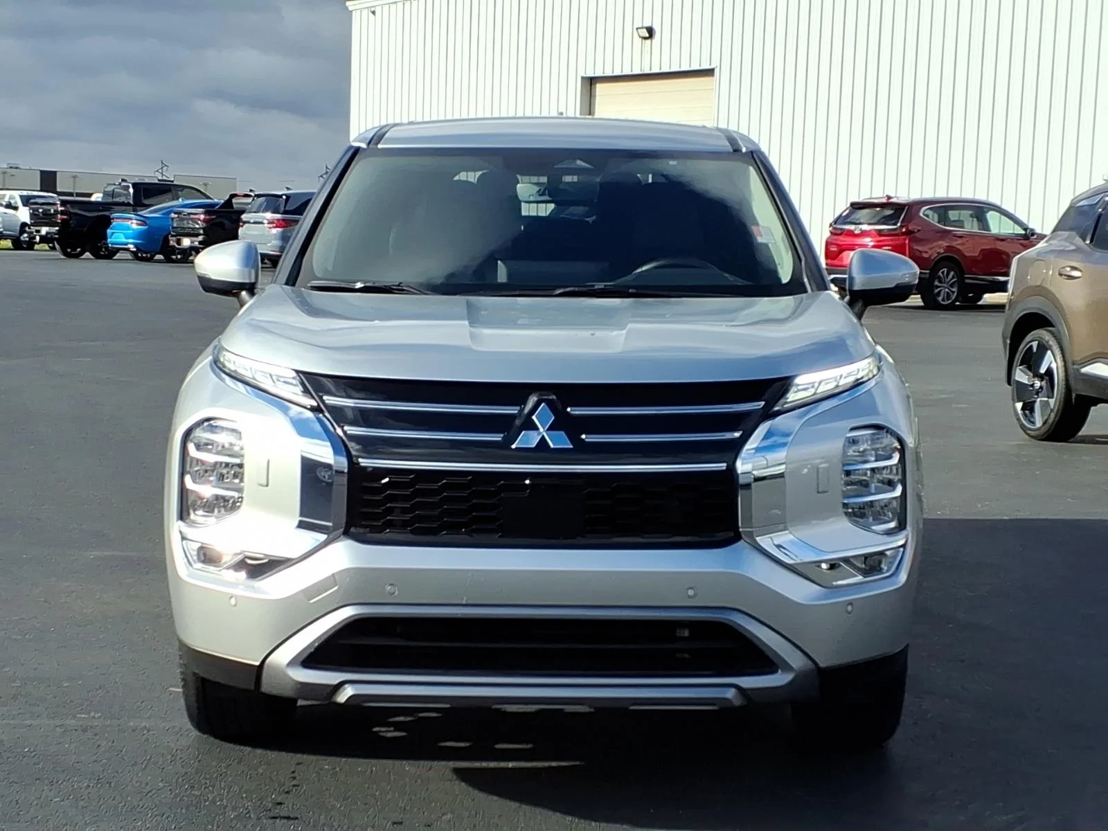 Used 2025 Alloy Silver Metallic Mitsubishi SE image 15