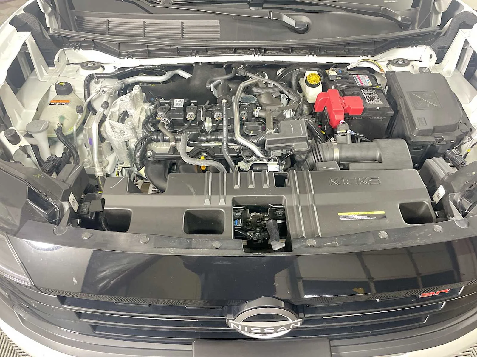 Certified Used 2025 Aspen White Tricoat Nissan SR image 25