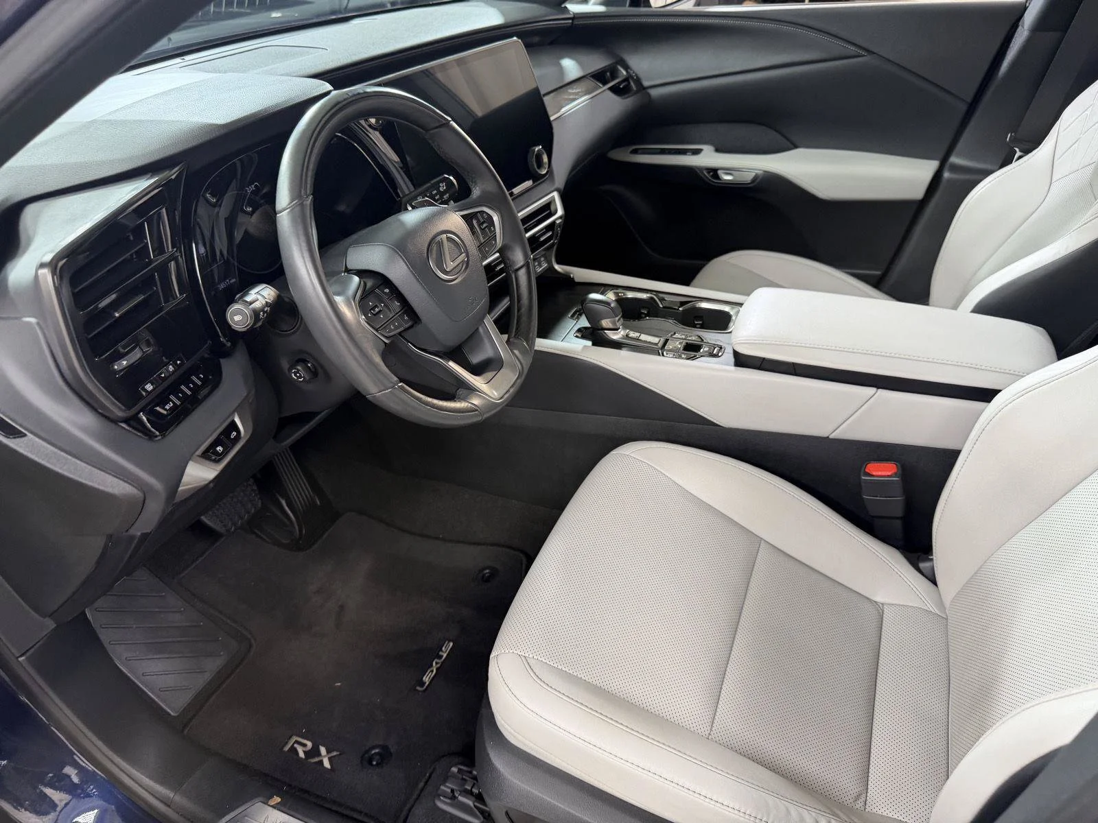 Used 2024  Lexus 350 Premium image 9
