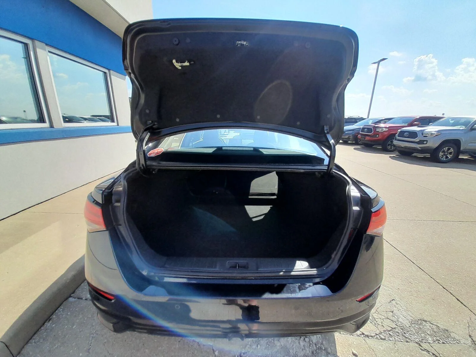 Used 2025 Super Black Nissan SR image 43