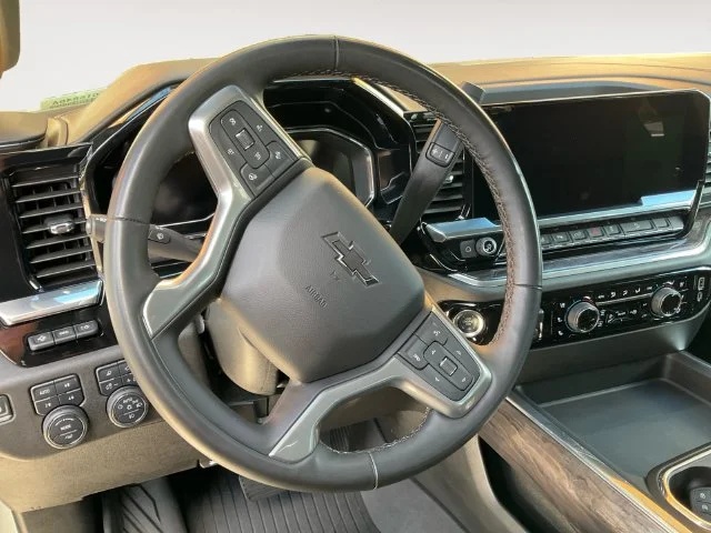 Used 2025 Sterling Gray Metallic Chevrolet LTZ image 13