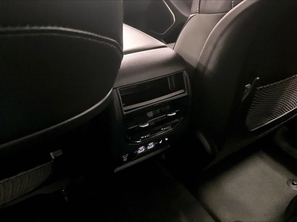 Used 2022 Bright White Clearcoat Jeep Limited image 27