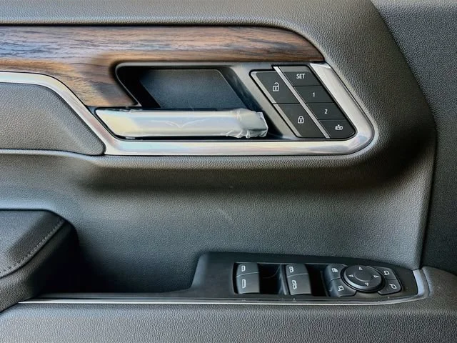 2026 GMC Sierra 1500 SLT - Photo 13