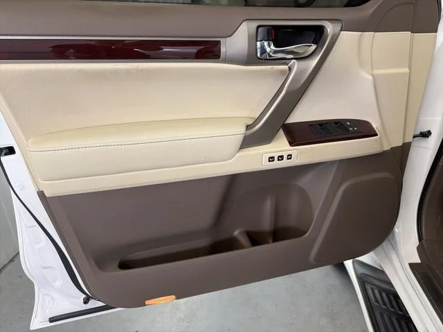 Used 2015 Starfire Pearl Lexus 460 Luxury image 9