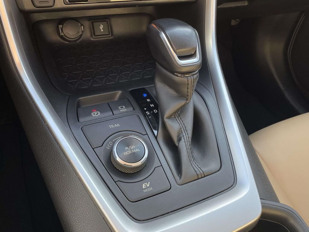 2021 Toyota RAV4 XLE Premium - Photo 21
