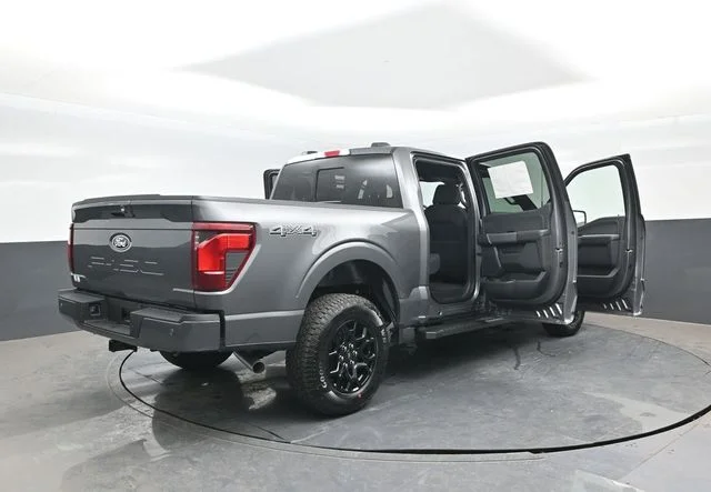 New 2026 Carbonized Gray Metallic Ford XLT image 27