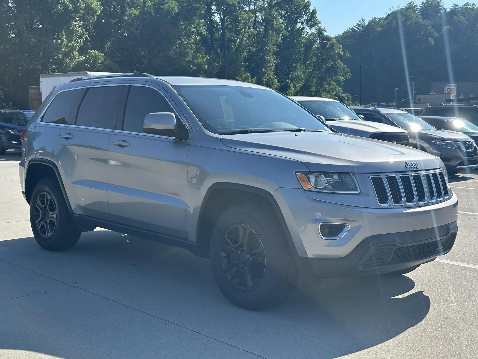 Used 2015 Billet Silver Metallic Clearcoat Jeep Laredo image 1