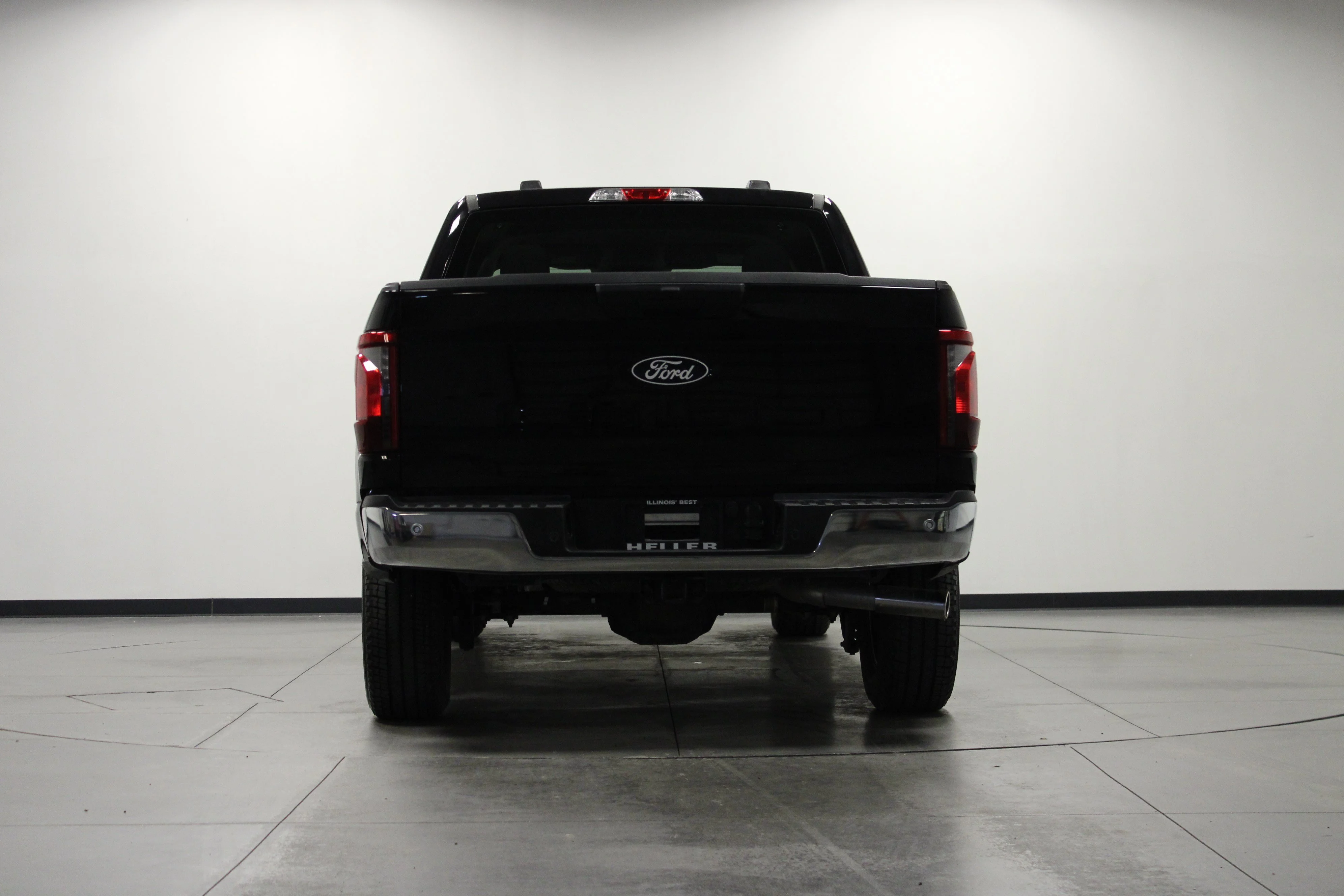 Used 2025 Agate Black Metallic Ford XLT image 5