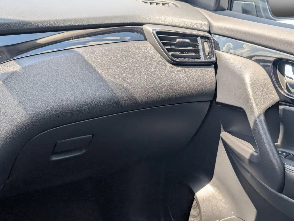 Used 2022 Brilliant Silve Nissan SV image 19