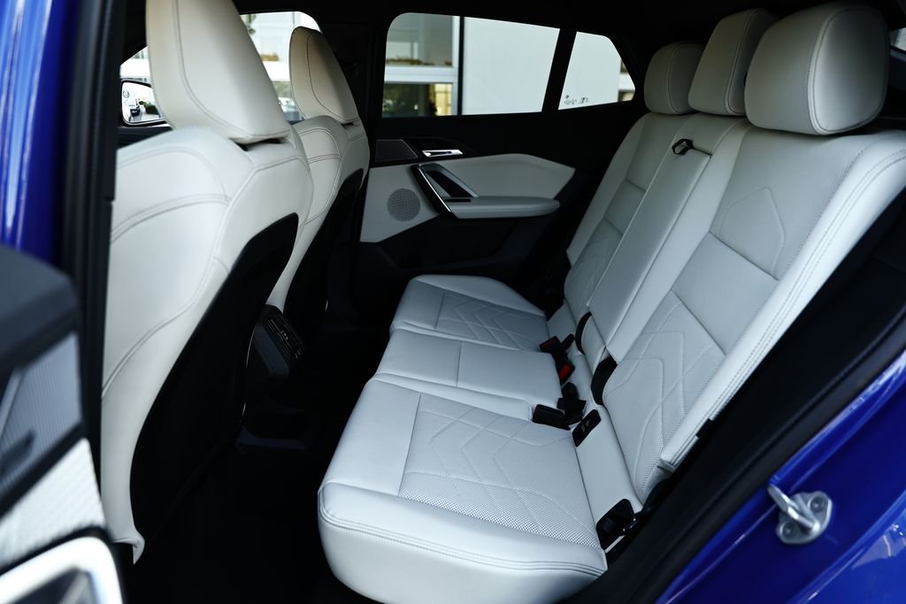 New 2027 C31 BMW xDrive28i image 24