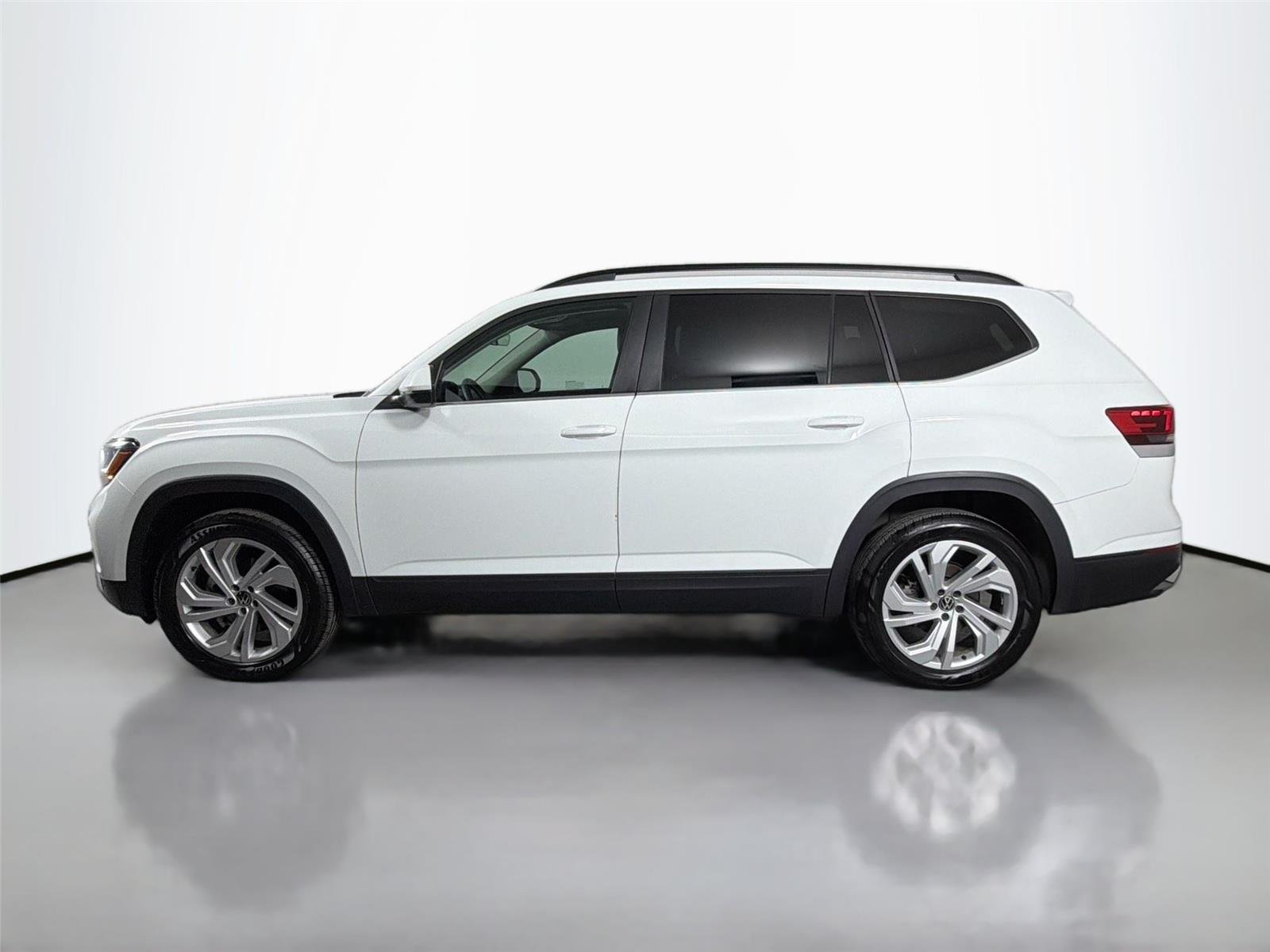 Certified Used 2023  Volkswagen 2.0T SE w/Technology image 8