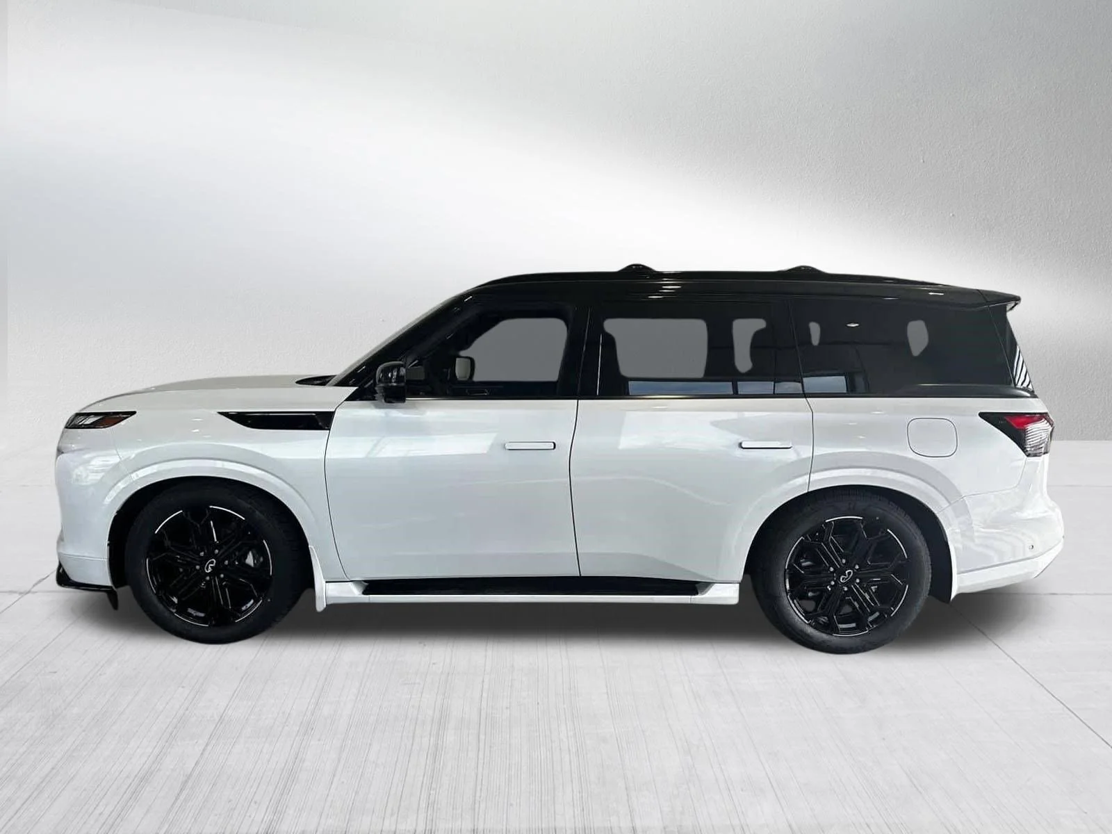 New 2026 2T RADIANT WHIT INFINITI Sport 4WD image 2