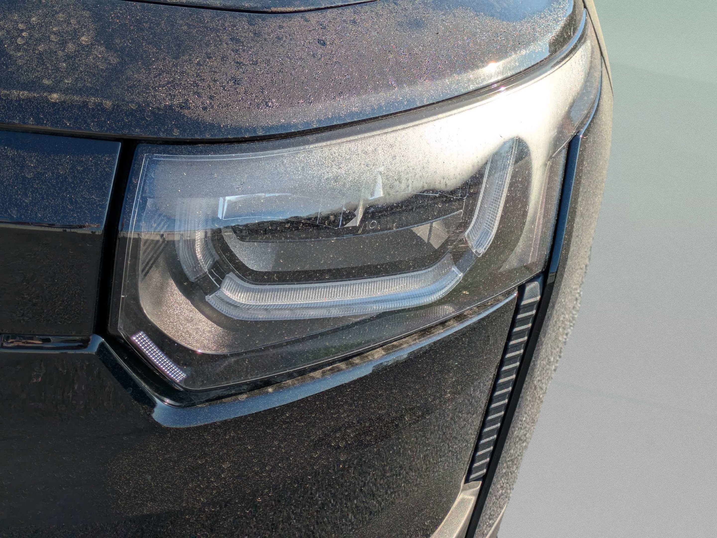 New 2026 Diamond Black Crystal Pearlcoat Jeep Limited image 10
