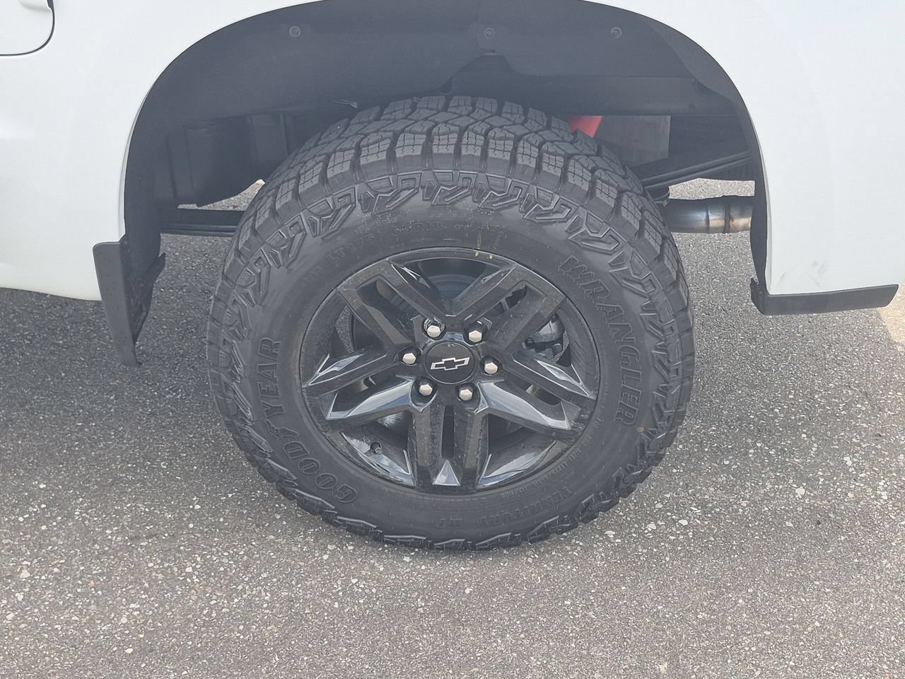 New 2026 Summit White Chevrolet Custom Trail Boss image 30