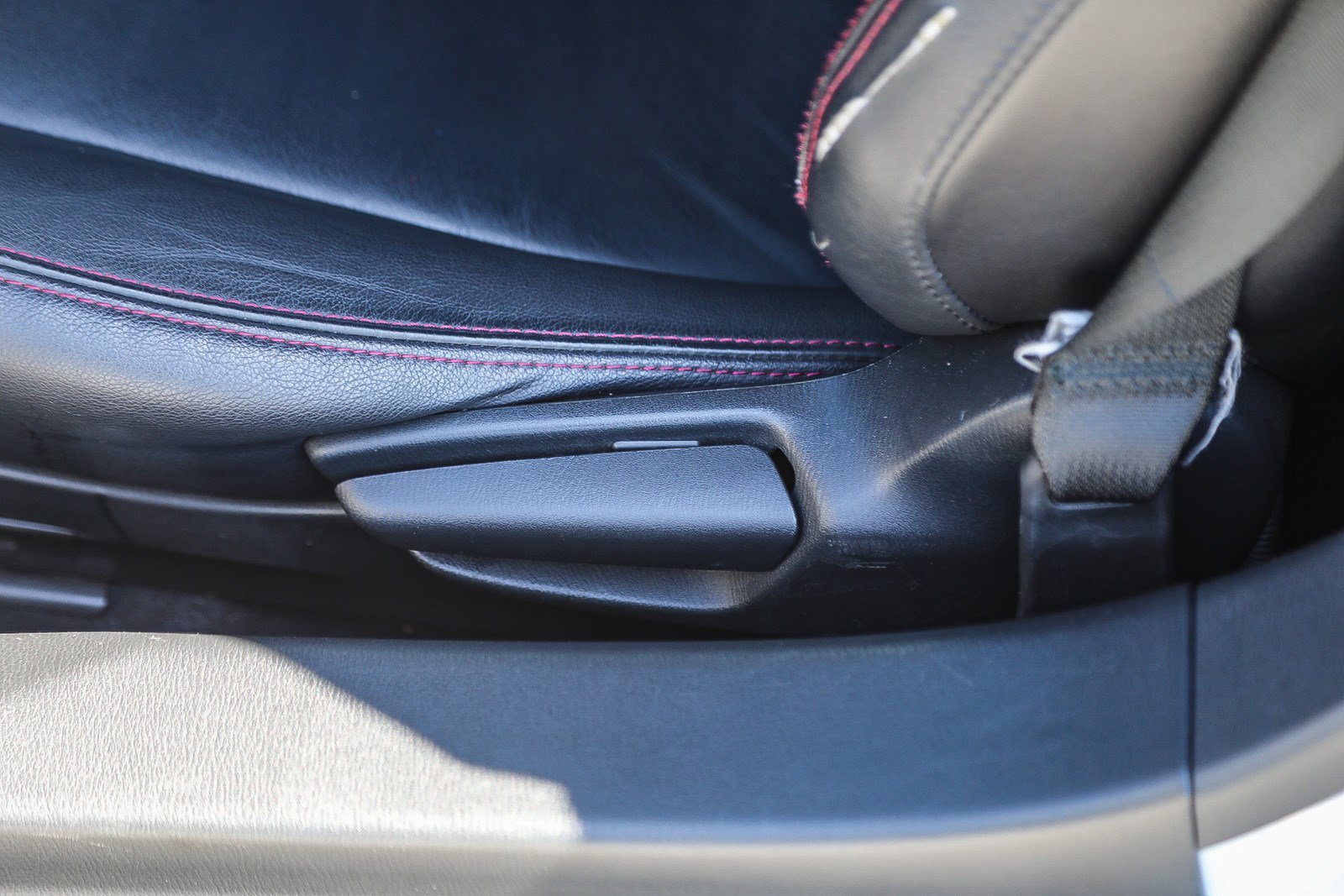 Used 2016 Ceramic Metallic Mazda Grand Touring image 18