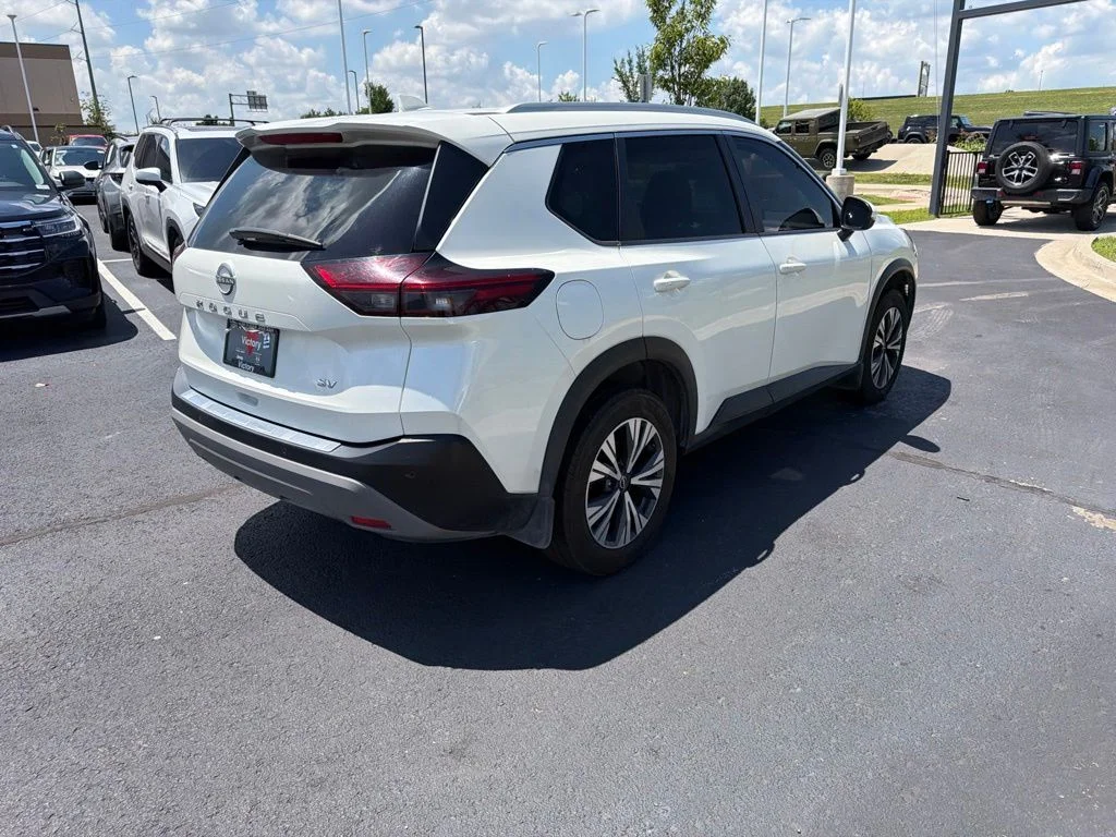 Used 2022 White Nissan SV image 7