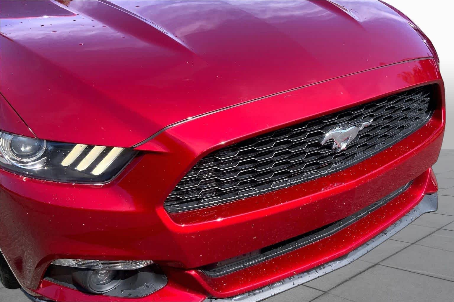 Used 2015 Ruby Red Metallic Tinted Clearcoat Ford V6 image 25