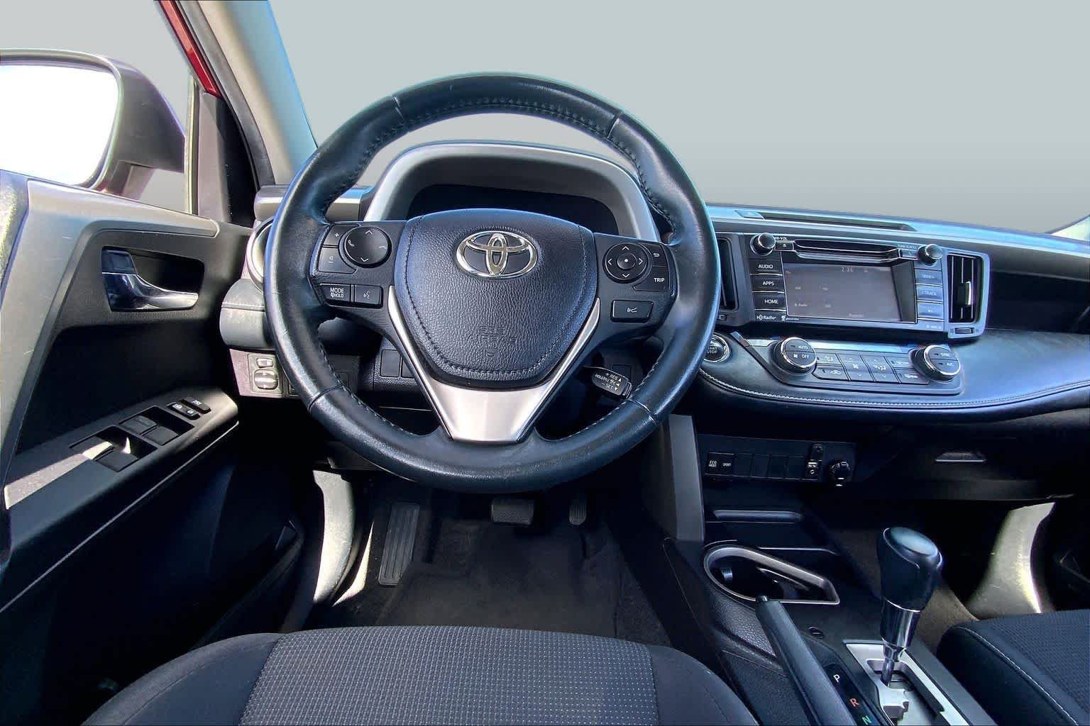Used 2018 Ruby Flare Pearl Toyota XLE image 6