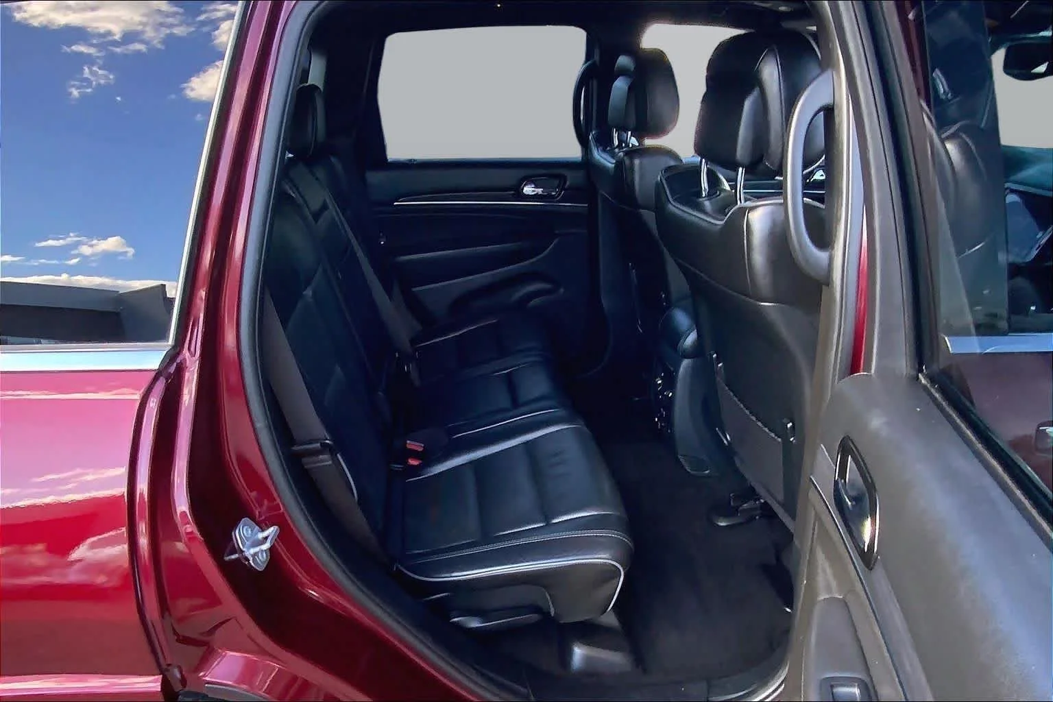 Used 2020 Velvet Red Pearlcoat Jeep Overland image 20