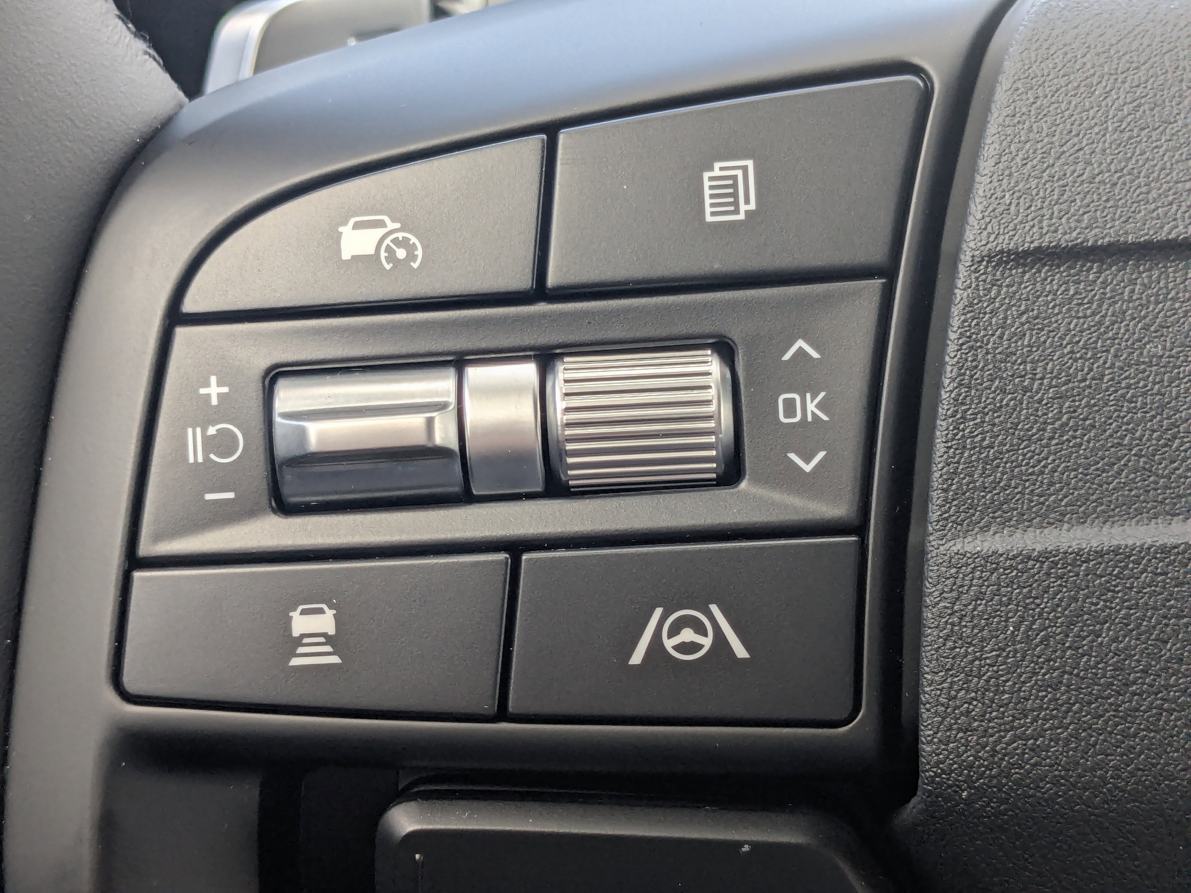 New 2026 Snow White Pearl Kia LX image 29
