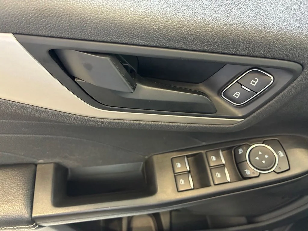 Used 2022 Blue Ford SE image 34