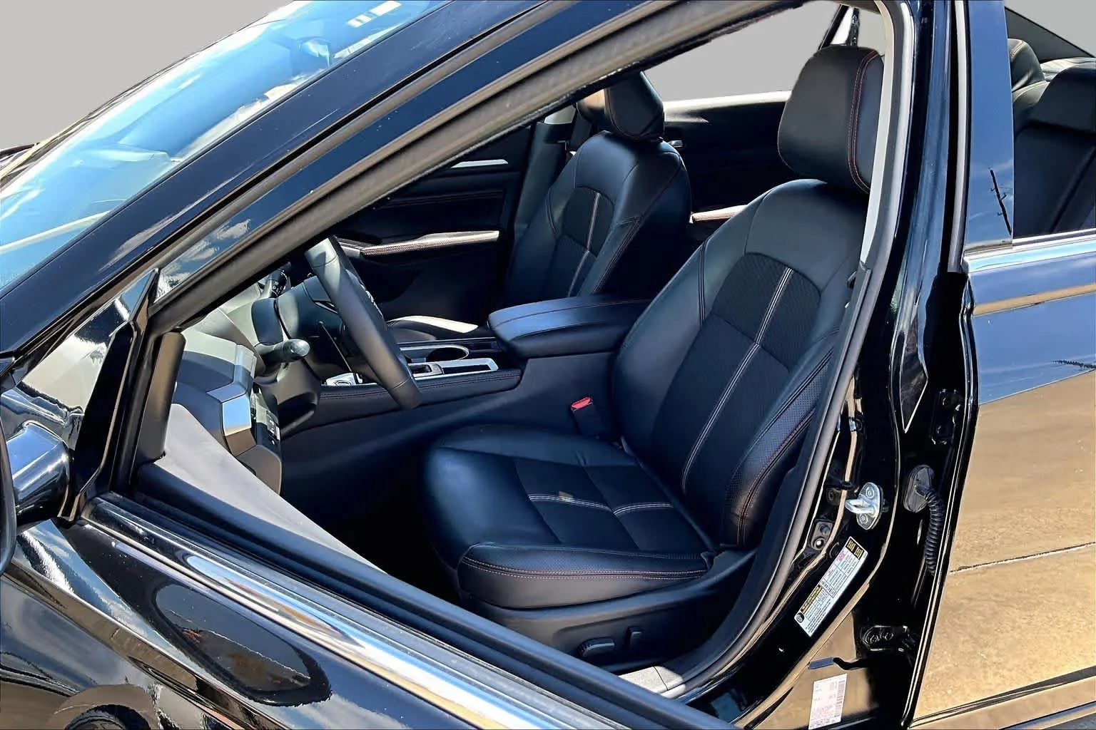 Used 2023 Super Black Nissan 2.5 SR image 8