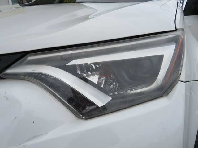 Used 2017  Toyota SE image 34