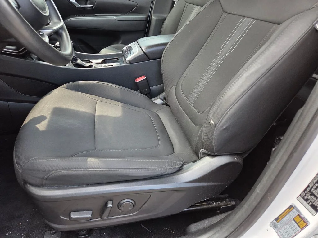 Used 2023 White Hyundai SEL image 10