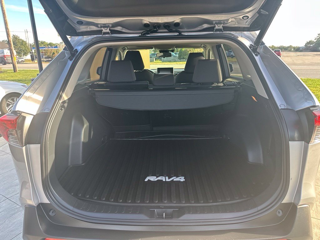 2020 Toyota RAV4 XLE - Photo 21