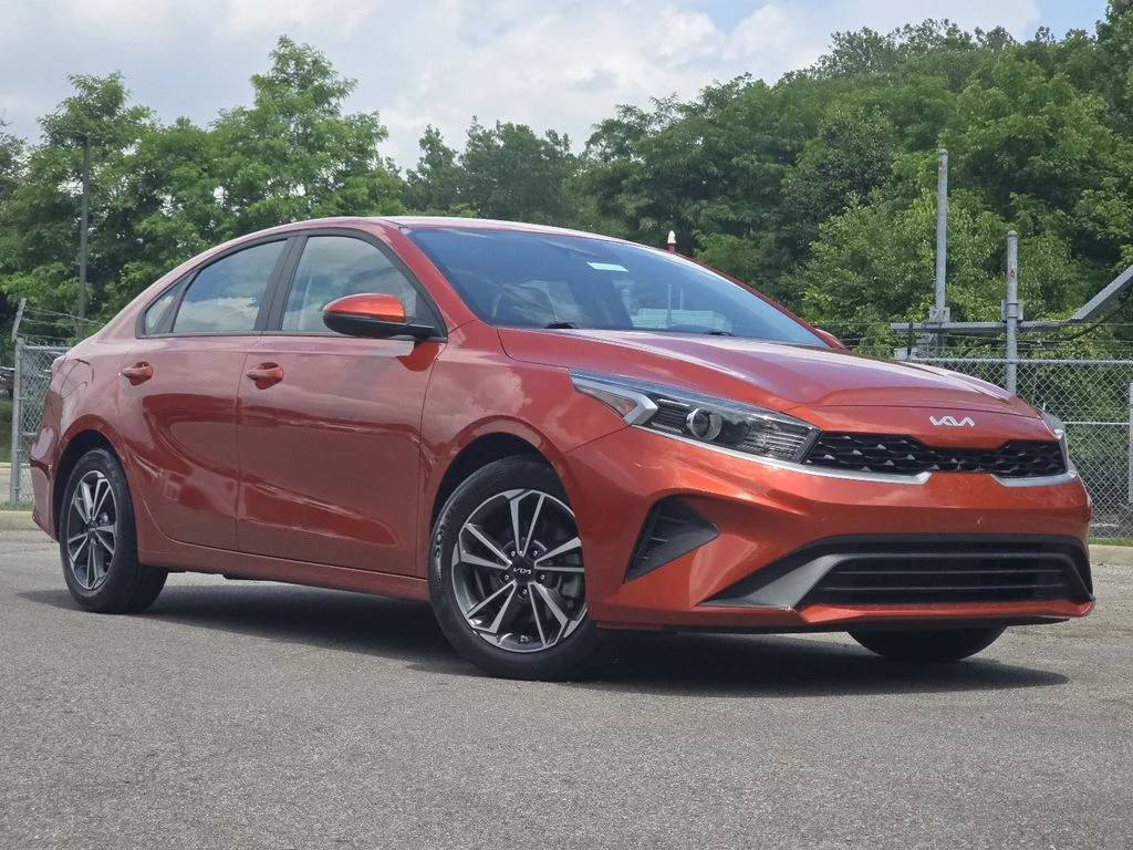 Used 2023 Red Kia LXS image 1